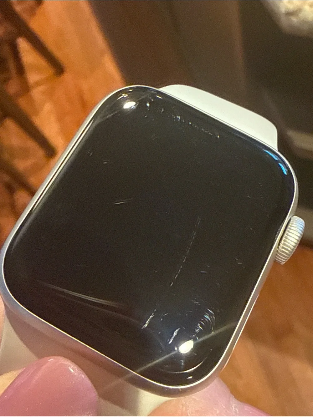 Apple Watch SE 2nd Gen with Starlight Aluminum Case and Starlight Sport Band